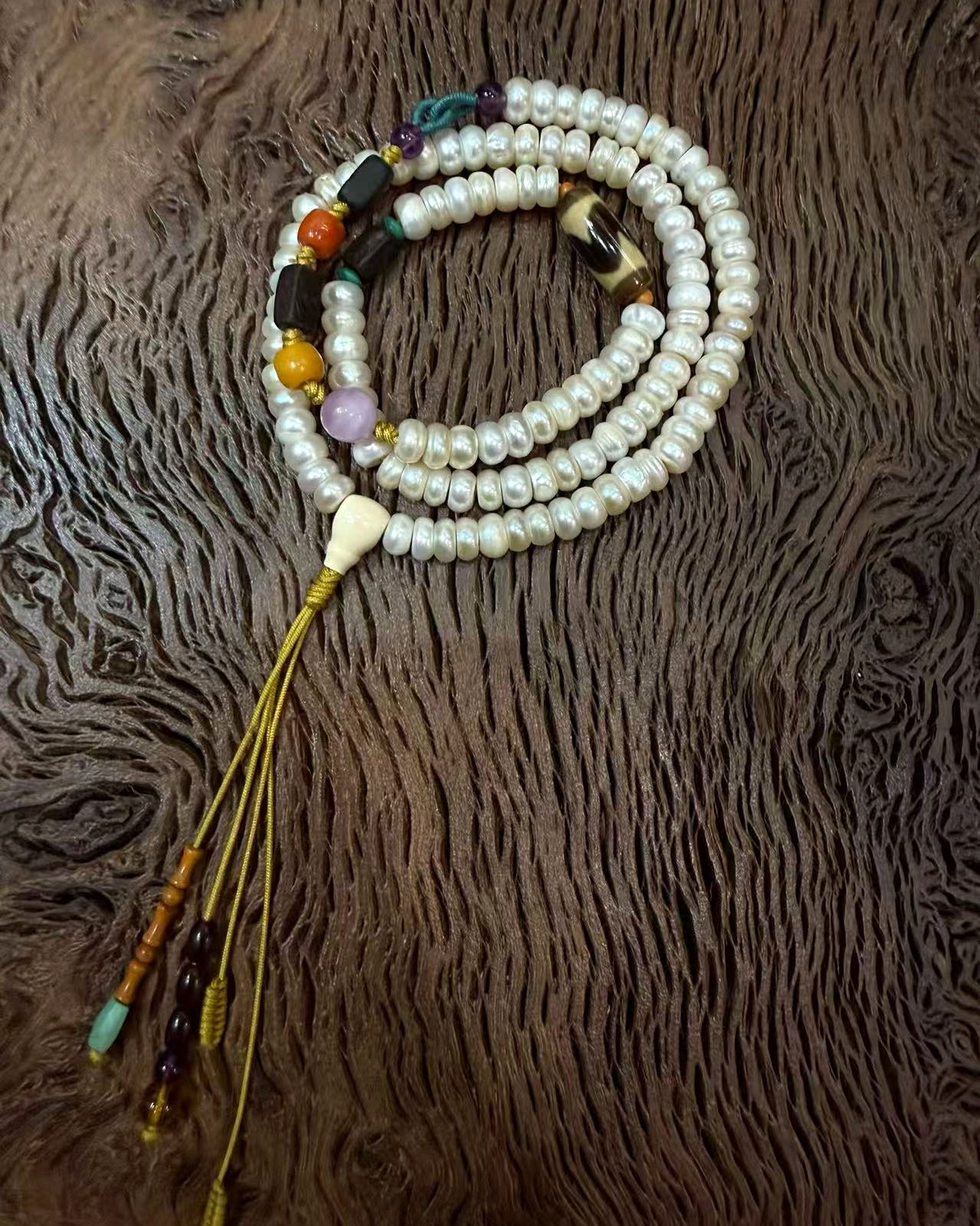Pearl & Pattern Long Necklace detail